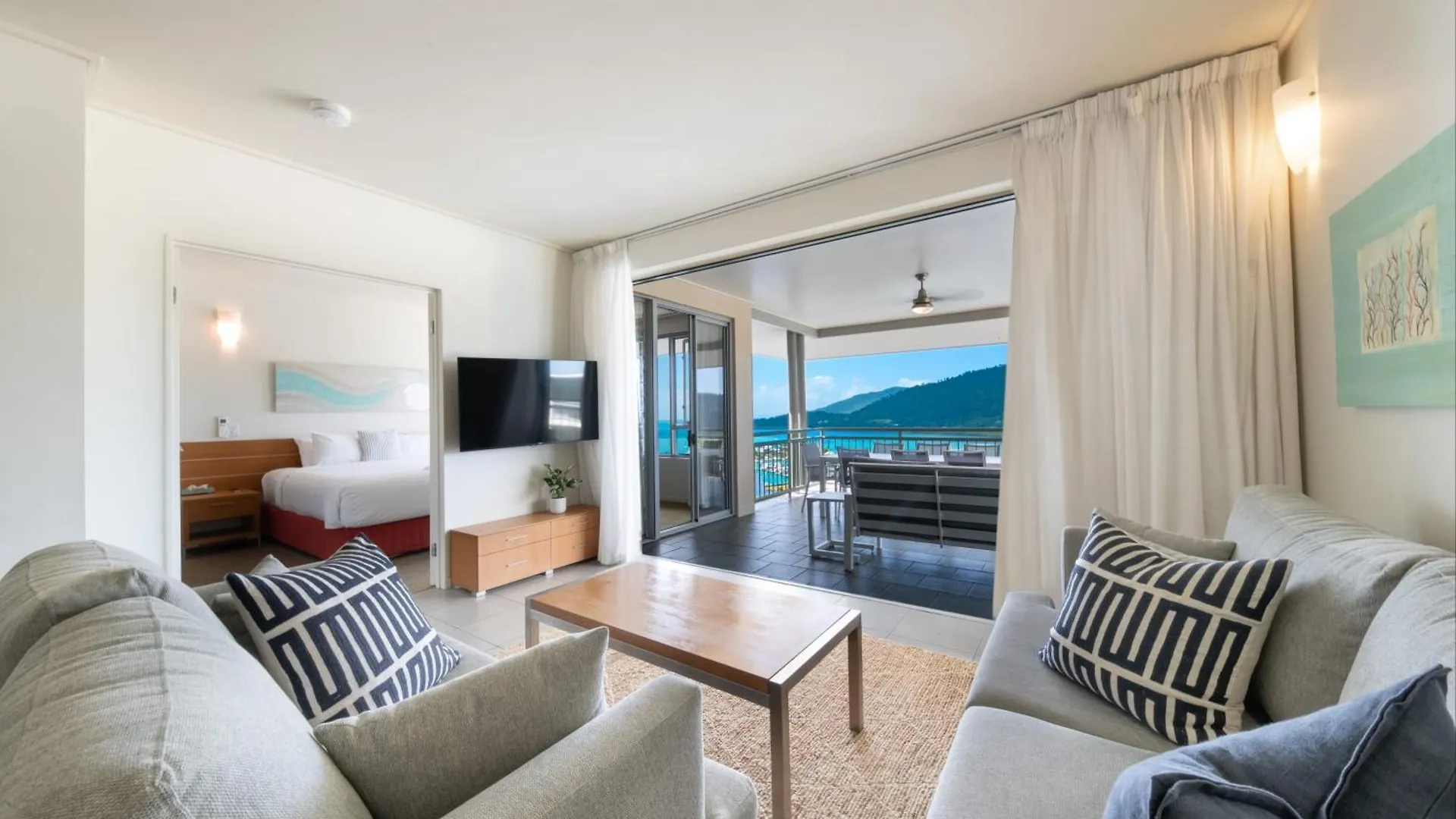 Airlie Beach Ocean Views & Resort Living @ 231 Australia