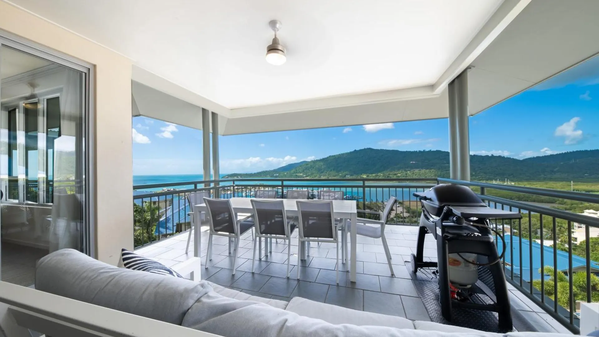 Airlie Beach Ocean Views & Resort Living @ 231 0*, Airlie Beach Australia